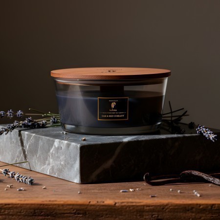 Свеча ароматическая  Oak & Red Curran 250 гр.